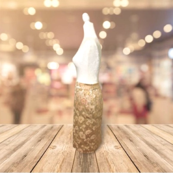 Banana Republic Pencil Skirt With Sequined Floral Embroidery - Size 0 - Picture 4 of 11